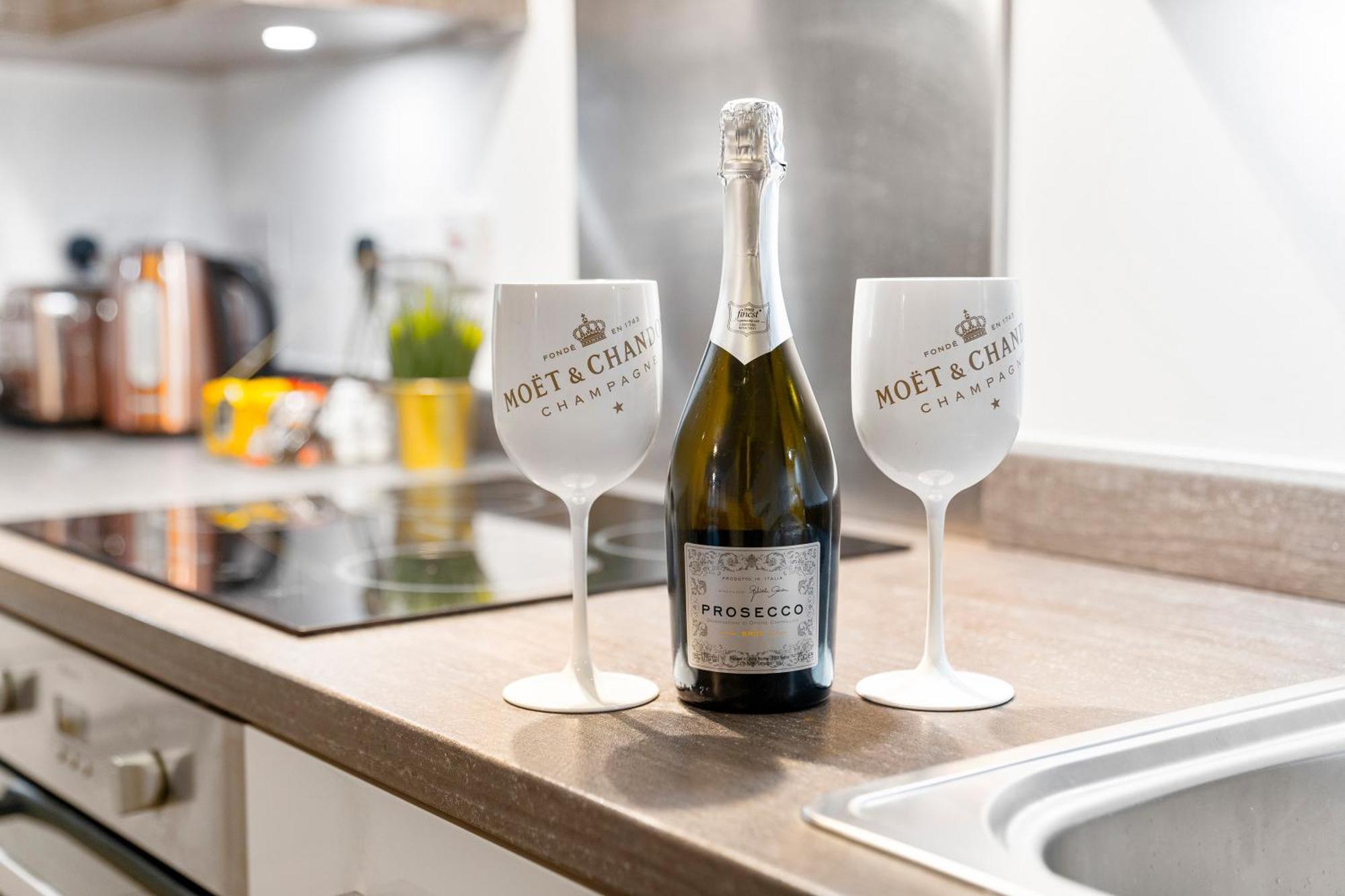 New Luxe Apartment - Secure Parking - Birmingham City Centre - Netflix - Wifi - Top Rated - 54M エクステリア 写真