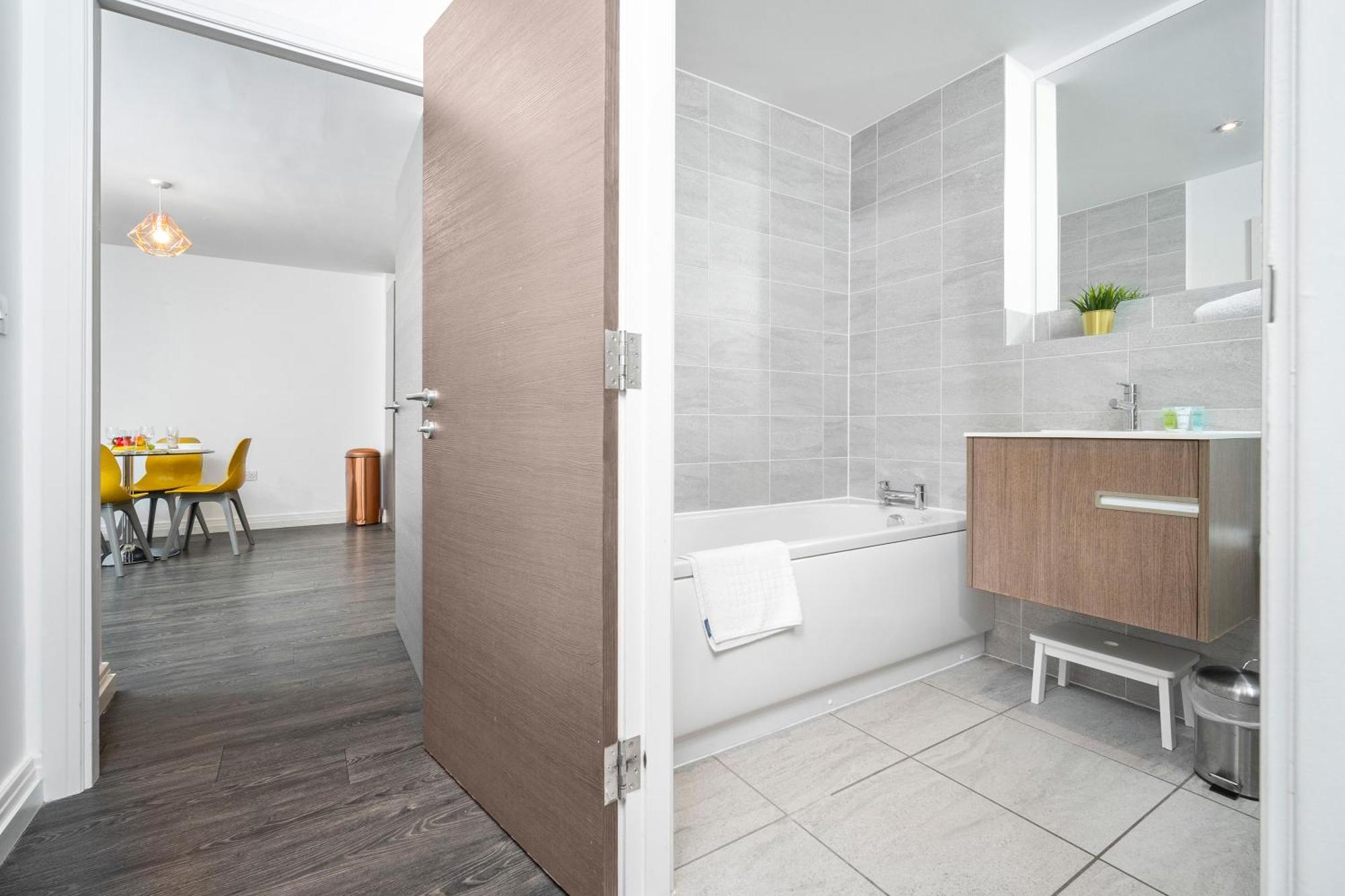 New Luxe Apartment - Secure Parking - Birmingham City Centre - Netflix - Wifi - Top Rated - 54M エクステリア 写真